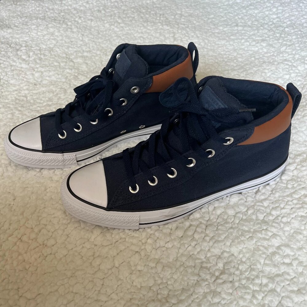 NWOT Navy Blue Converse Mid Top Size 8
